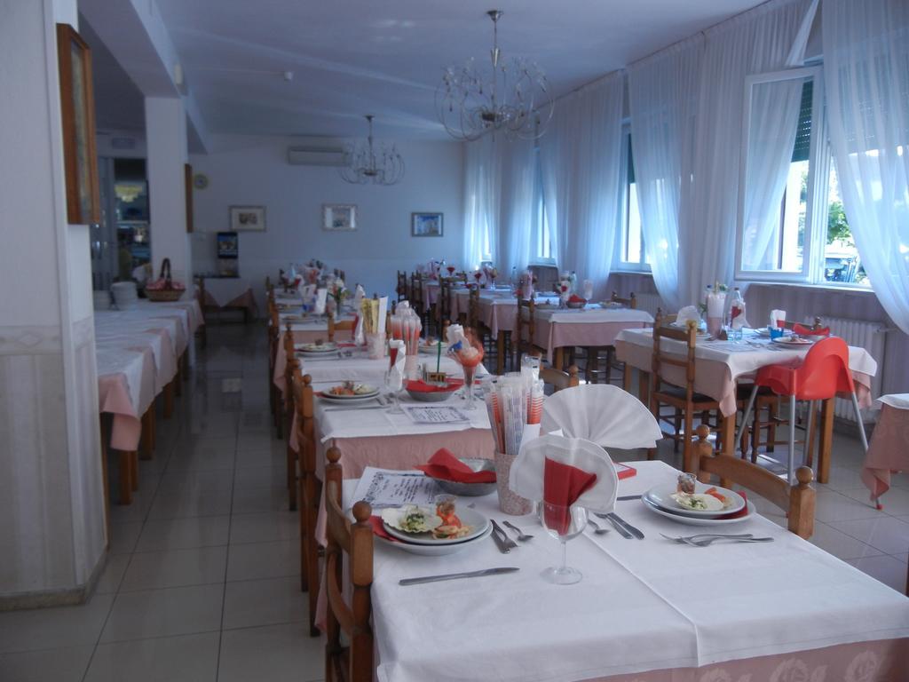 Stella Maris Hotel Cervia Buitenkant foto
